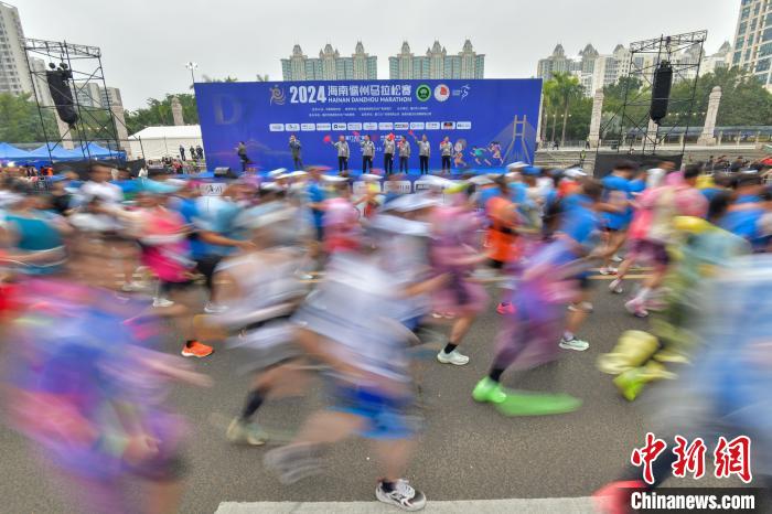 2024年海南儋州马拉松鸣枪开跑：近1.8万选手参赛