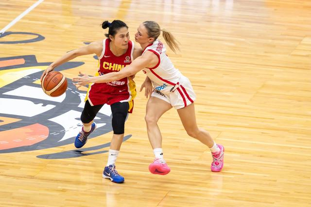 张曼曼失误险遭逆转 王思雨绝杀救主