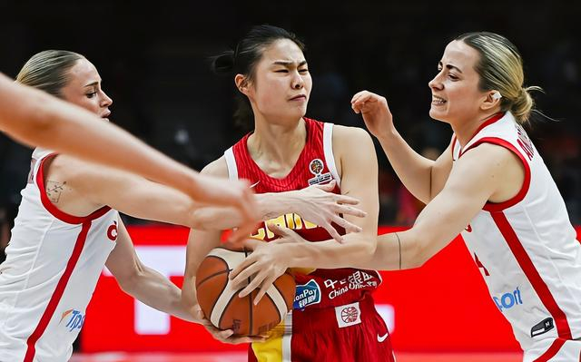 张曼曼失误险遭逆转 王思雨绝杀救主