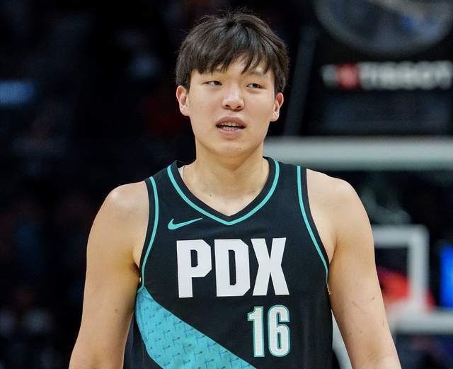 勇士核心伤退开拓者下放新秀 火箭瞄准字母哥引