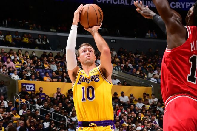 湖人豪取四连胜登顶西部第三 肯纳德惨遭19分3