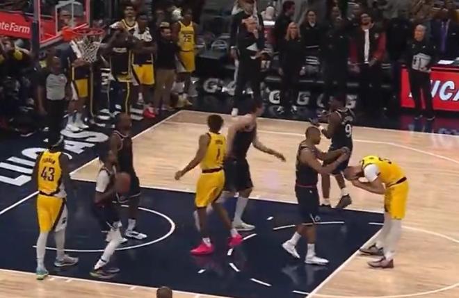 步行者末节崩盘遭准绝杀 季后赛席位悬于一线