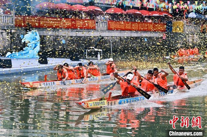 超百支龙舟队佛山九江汇聚，展开约30公里水上马