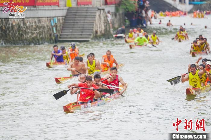 超百支龙舟队佛山九江汇聚，展开约30公里水上马