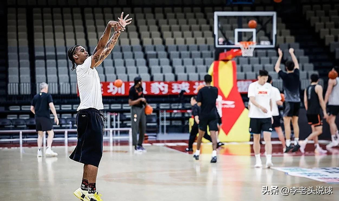 深圳队签下巴克·克里斯托弗 防守篮板得分靠谱