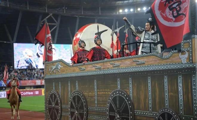 宿迁主场迎战南京队 何润东化身项羽引爆球迷热