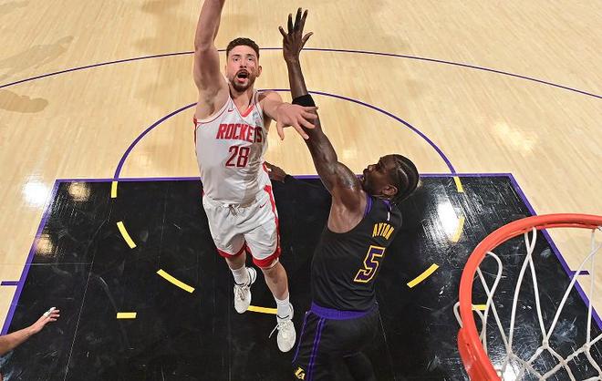 火箭客场不敌湖人系列赛0-2申京数据亮眼却难助